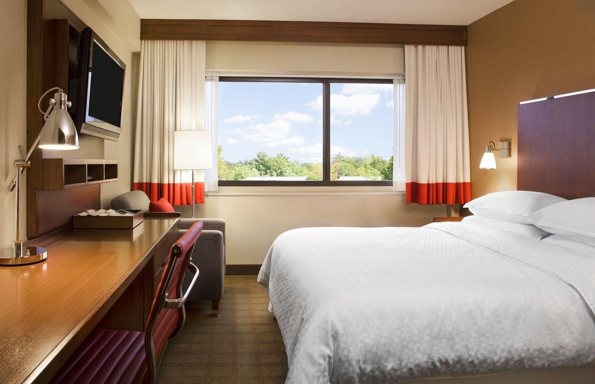 Four Points By Sheraton Moncton Eksteriør bilde